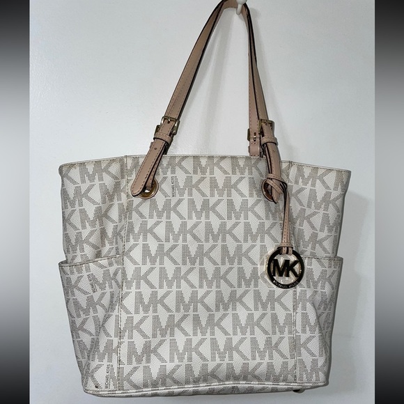 Michael Kors Jet Set Tote Bag - Picture 6 of 8